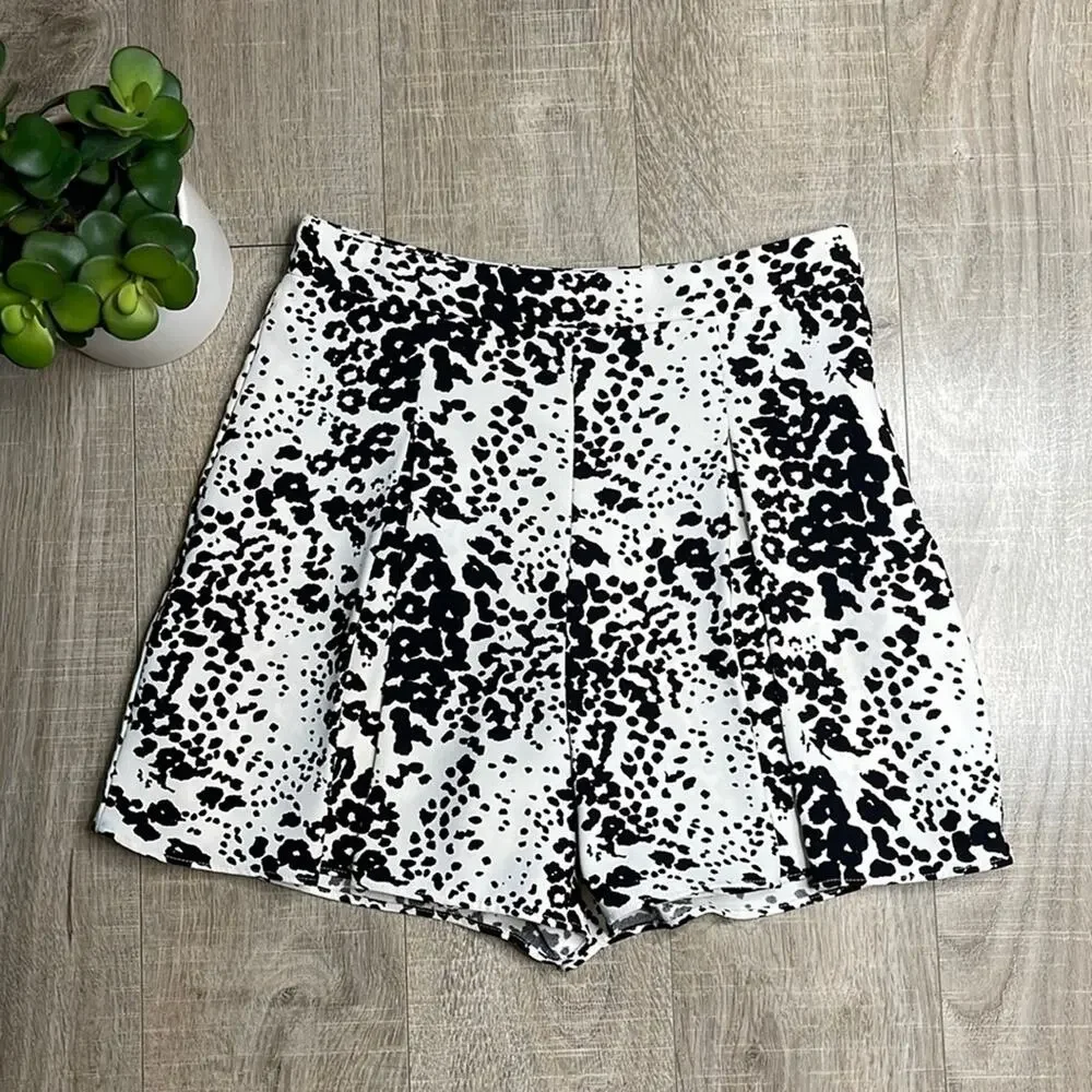 J. CREW Black White Animal Print Side Zip Shorts Women’s Size 2